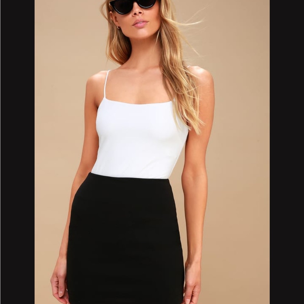 Chic White and Black Sleeveless Dress